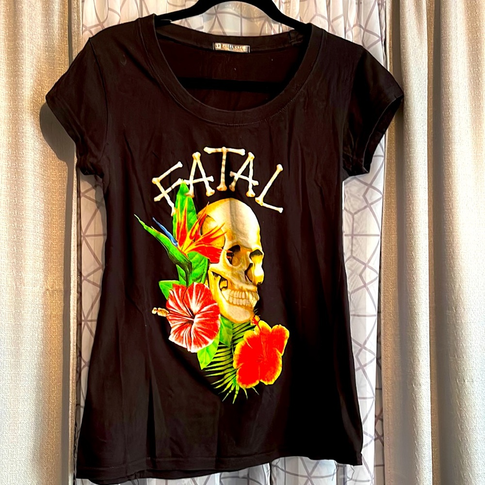 Fatal Crew fitted tee size XL skull 💀 and tropical flowers 🌺